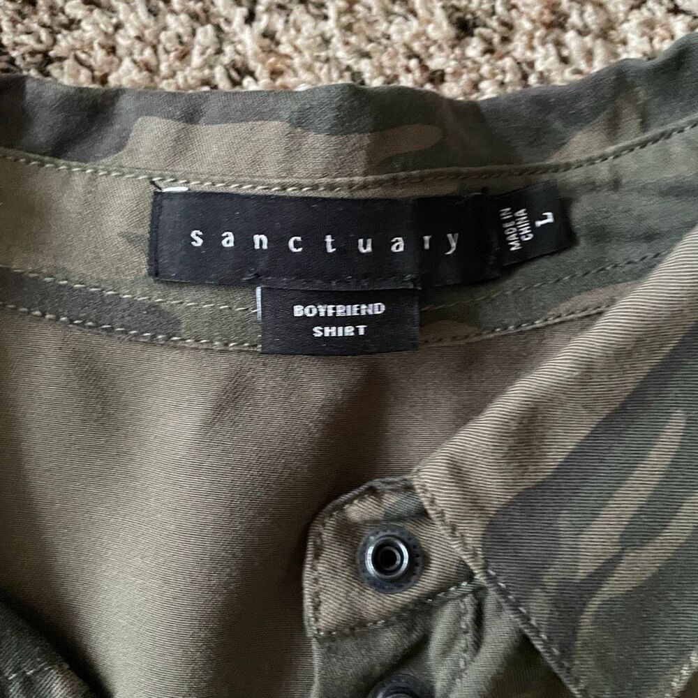 Sanctuary boyfriend fit camo button down shirt women’s size Large - Picture 2 of 9